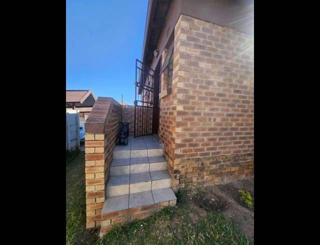 3 BEDROOM HOUSE FOR SALE IN THATCH HILL ESTATE